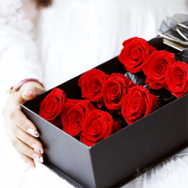 Wholesale Romantic Yunnan Fresh Rose White Eternal Flower with Gift Box For Valentine's Day