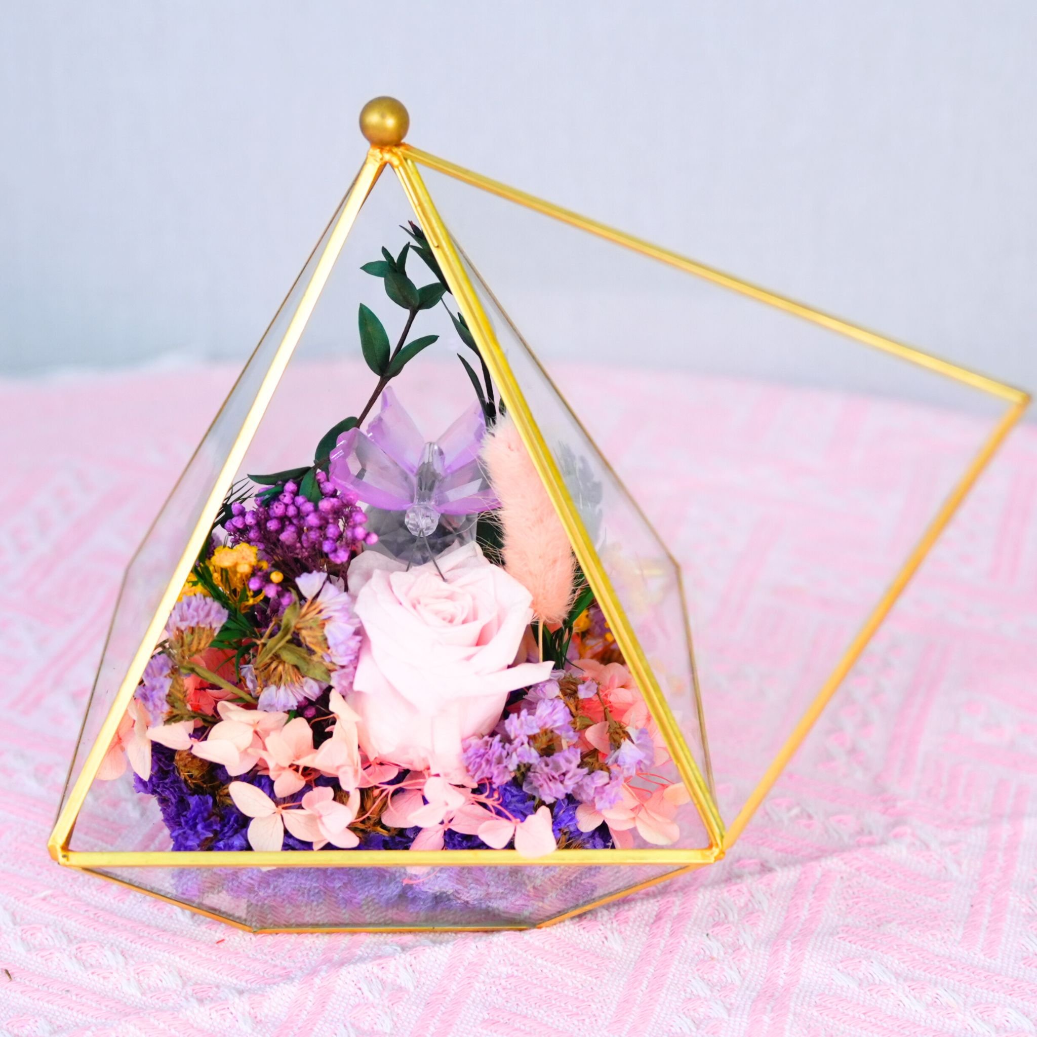 Valentine's Day 2024 Gift Dried Baby Breath Bouquet Glass Cover Rose Flower In Glass with Led Light
