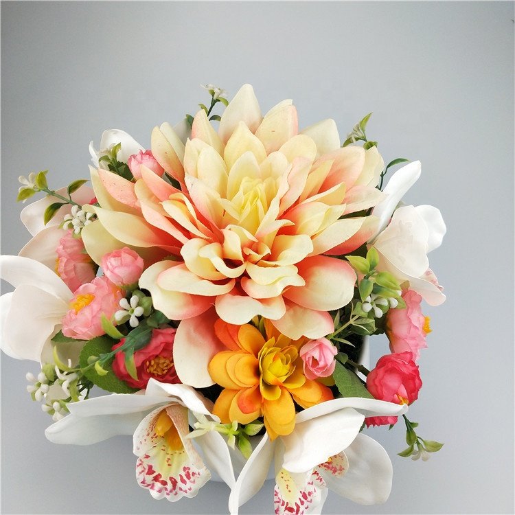 2024 Worldwide Fashion Hot selling New Realistic Artificial Decorative Flowers Arrangement For Wedding Tabletop centerpiece