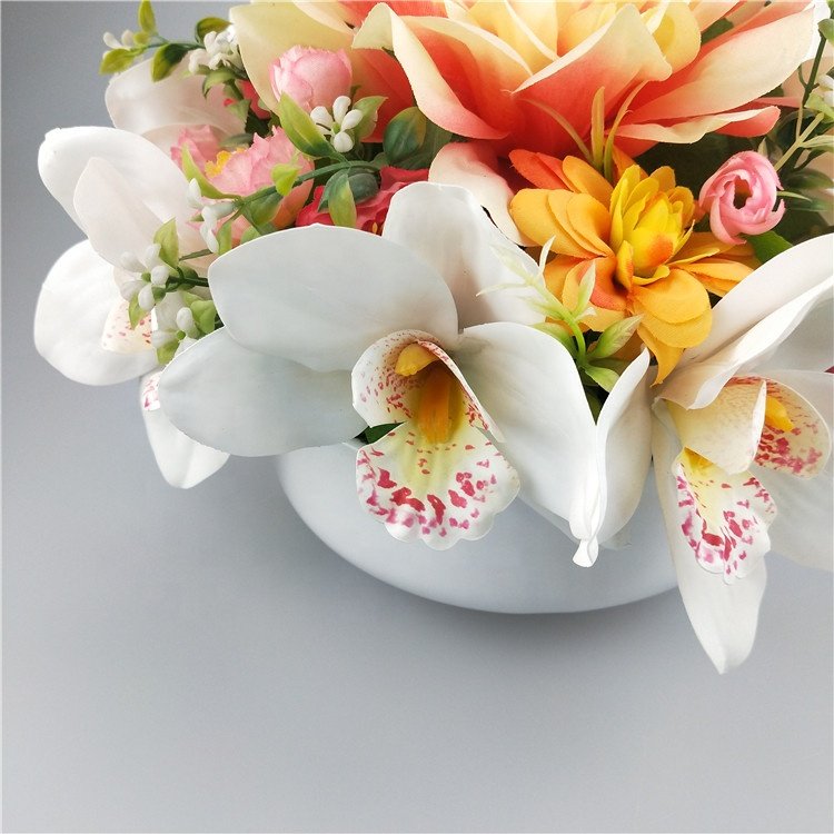 2024 Worldwide Fashion Hot selling New Realistic Artificial Decorative Flowers Arrangement For Wedding Tabletop centerpiece