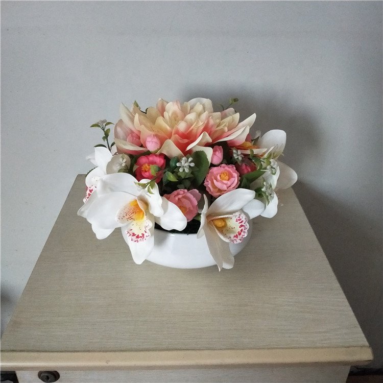 2024 Worldwide Fashion Hot selling New Realistic Artificial Decorative Flowers Arrangement For Wedding Tabletop centerpiece