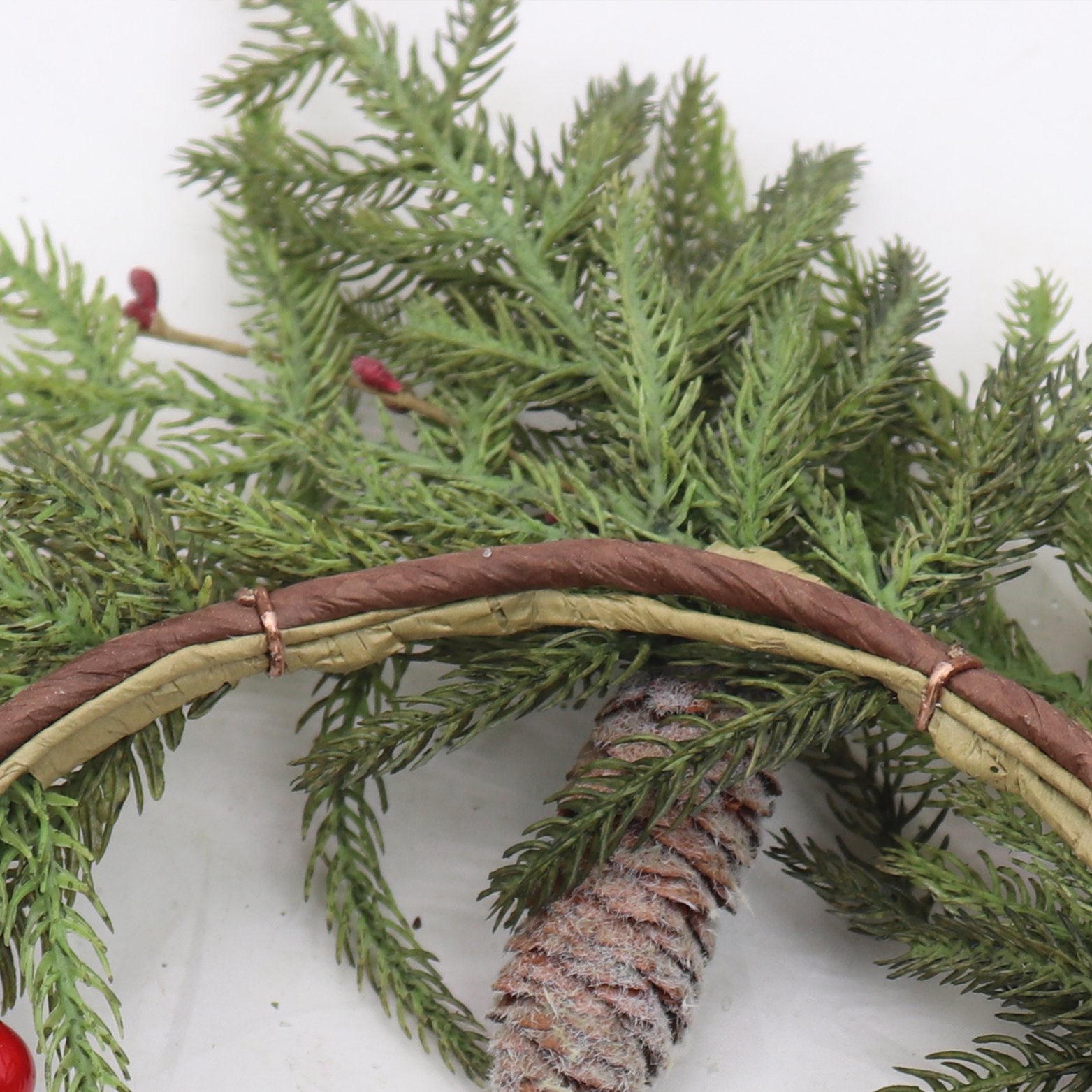 6.5 Inch Christmas Wreath Door Decoration Artificial Red Hoop Pine Cedar Fruit Preserved Flowers Plants Candle Ring Christmas