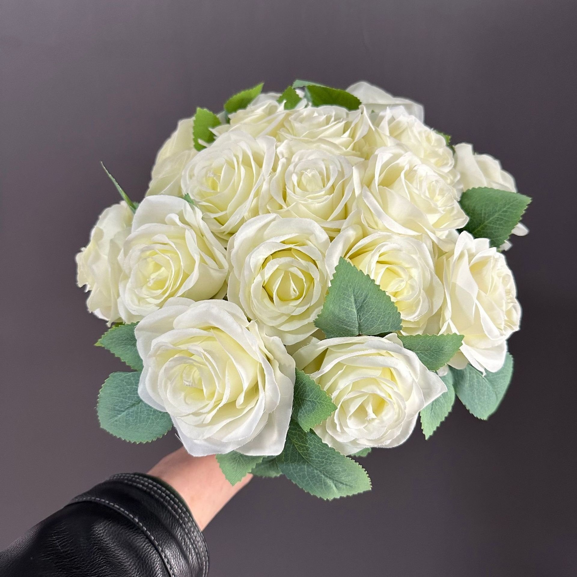 Factory bulk wholesale high quality Artificial 18 heads velvet roses flower red white custom real touch rose decorative flowers