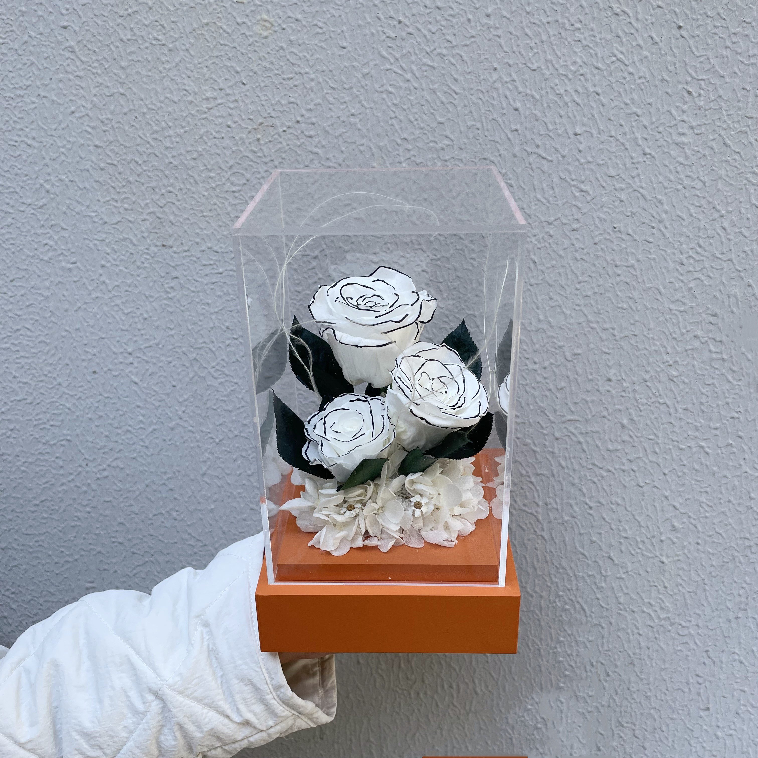Luxury Valentine Day Gift Forever Flowers Preserved Roses In Acrylic Gift Box