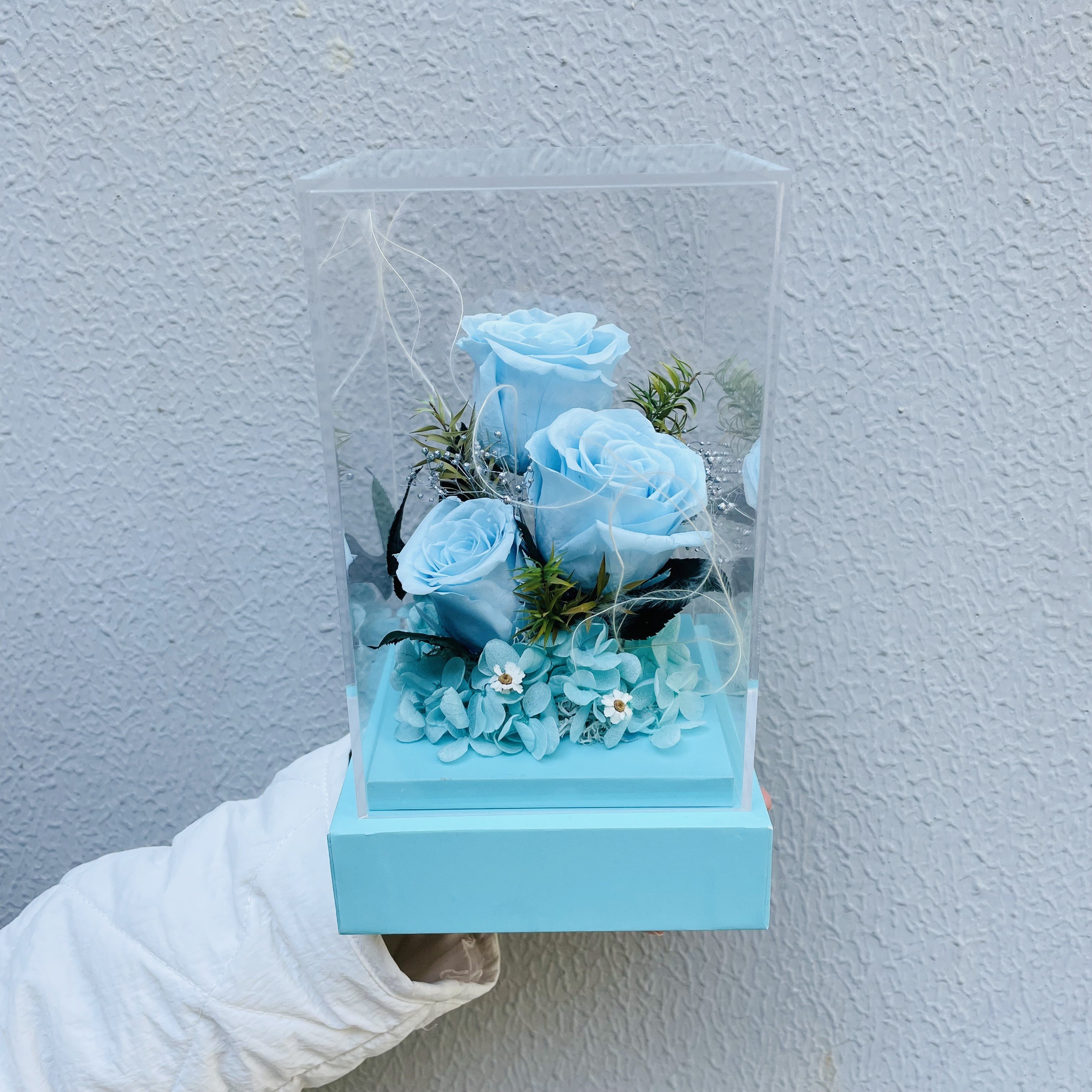 Luxury Valentine Day Gift Forever Flowers Preserved Roses In Acrylic Gift Box