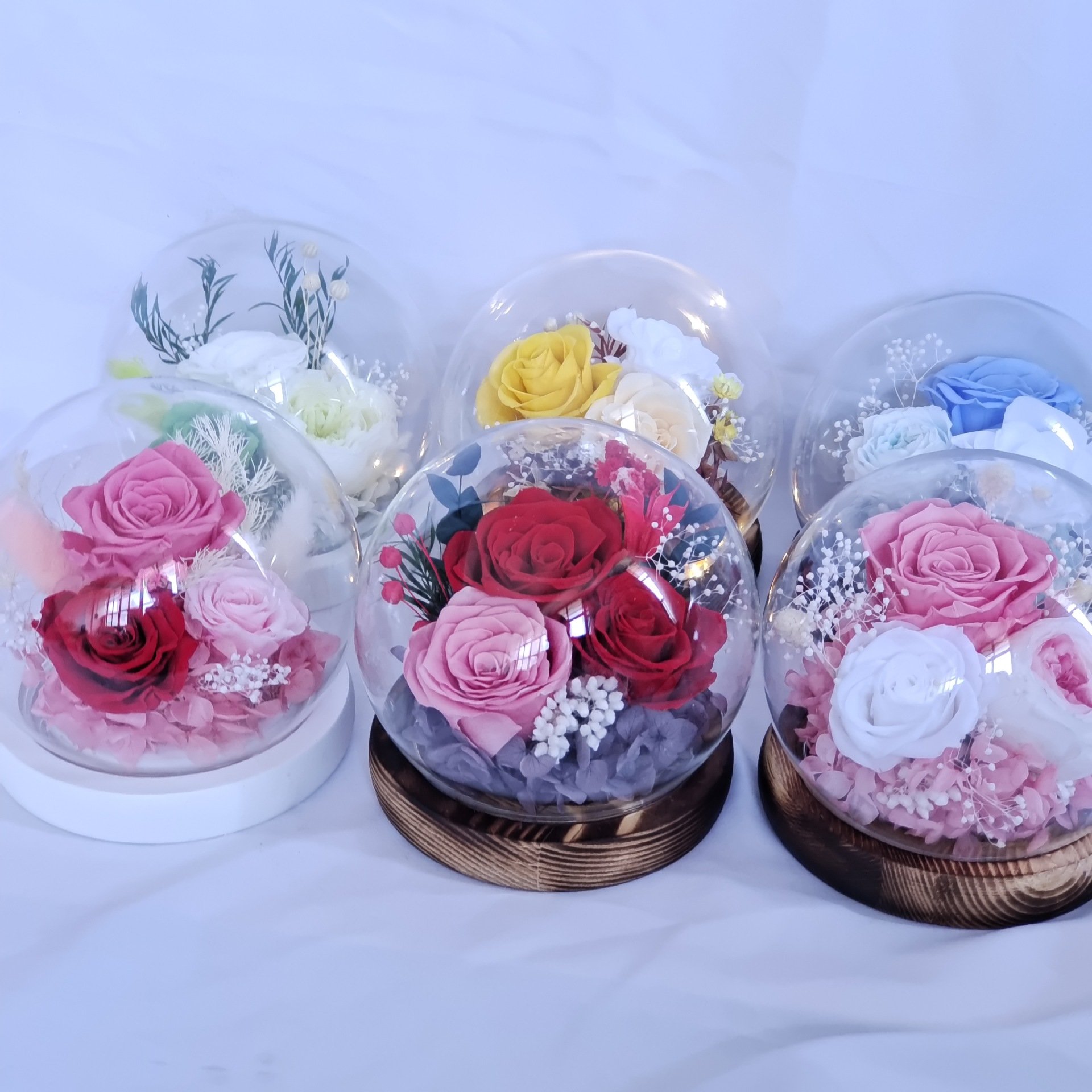 Hot Selling Valentines Preserved Roses In Globe Glass Dome Life Rose Preserved Flower Gift Box Preserved Rose In Spherical Glass