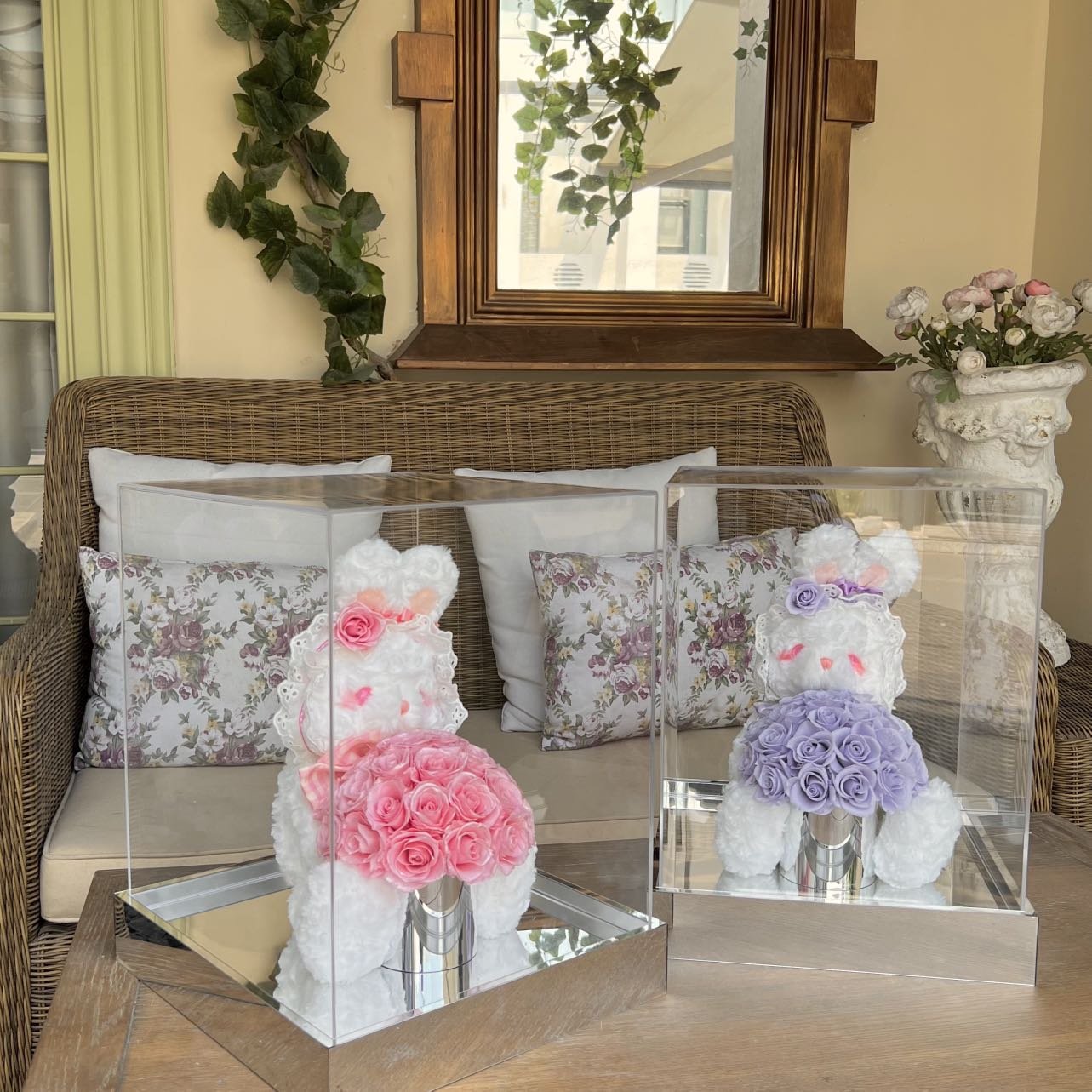 China Wholesale Cute Lolita Plush Rabbit Design 26 Embrace Bucket Eternal Rose Preserved Flower Gift