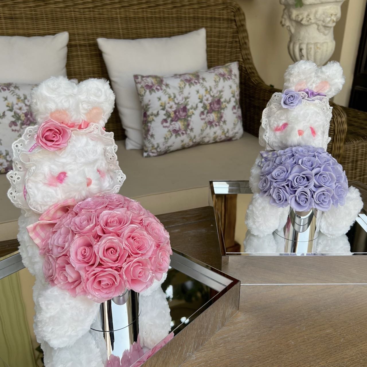 China Wholesale Cute Lolita Plush Rabbit Design 26 Embrace Bucket Eternal Rose Preserved Flower Gift