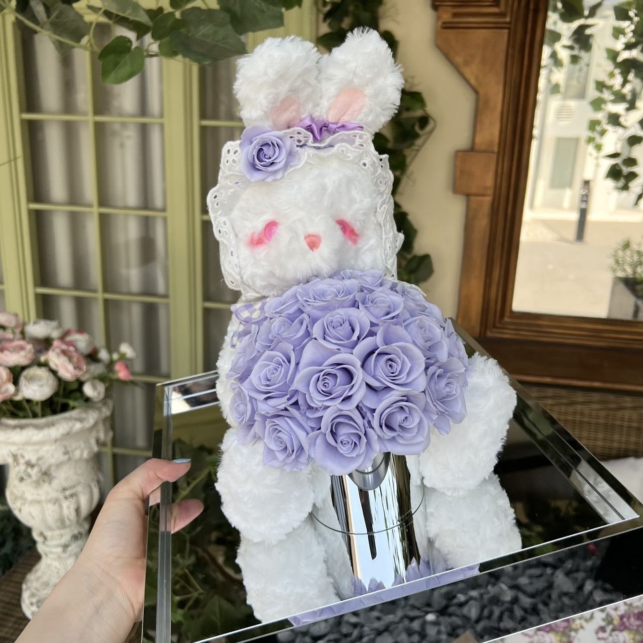 China Wholesale Cute Lolita Plush Rabbit Design 26 Embrace Bucket Eternal Rose Preserved Flower Gift