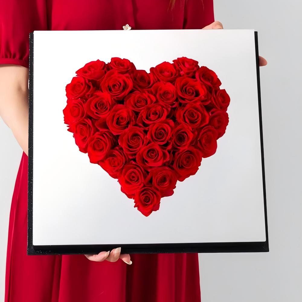 The Luxurious Medium Square Acrylic Flower Gift Box is Equipped With Heart-Shaped Mirror And Love Flower Mud For Lover