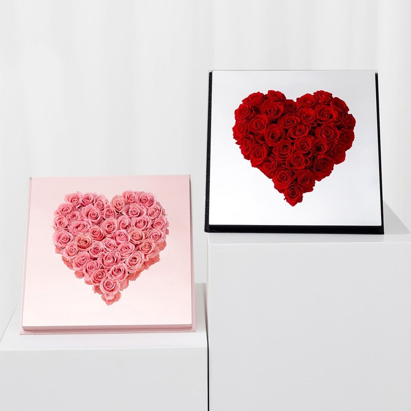 The Luxurious Medium Square Acrylic Flower Gift Box is Equipped With Heart-Shaped Mirror And Love Flower Mud For Lover