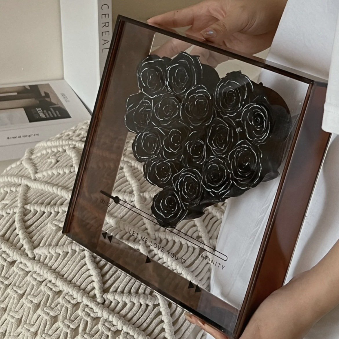 The best gifts preserved eternal rose in acrylic box for Valentine's Day Mother's Day Gift