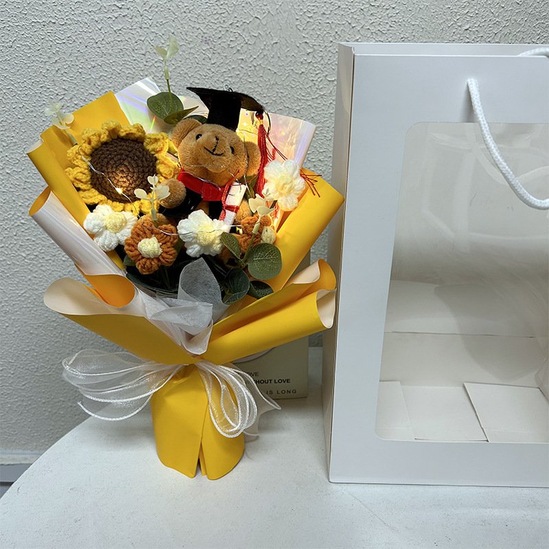 Wholesale Hand Crochet Bouquet of Flowers With Cute Animal Toys Crochet for Graduation Bear Bouquets students teacher Gift