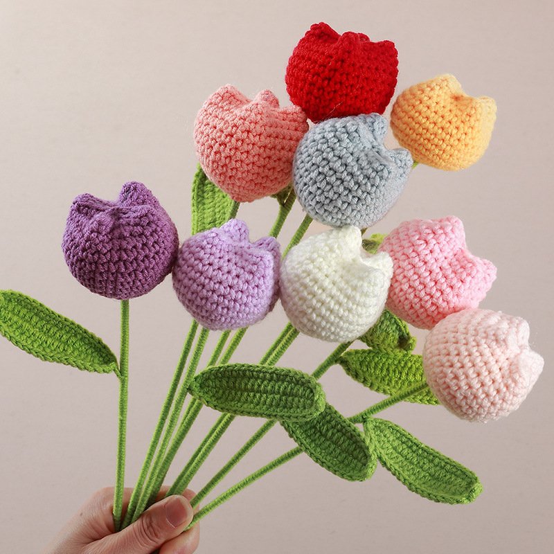 Wholesale Colorful Crochet Knitted Carnation Flowers for Home Accessories Amigurumi Kitting Flower Bouquet Mother Day Gifts