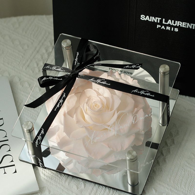 ODM/OEM customizable Luxury A large Eternal roses forever preserved flower in acrylic box with gift box wedding Valentine's Day