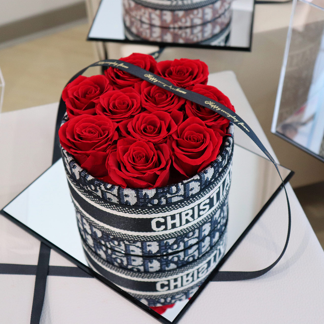 Hote selling Eternal Preserved Rose Flower Round Gift Box Get well soon rose forever Floral gift for women