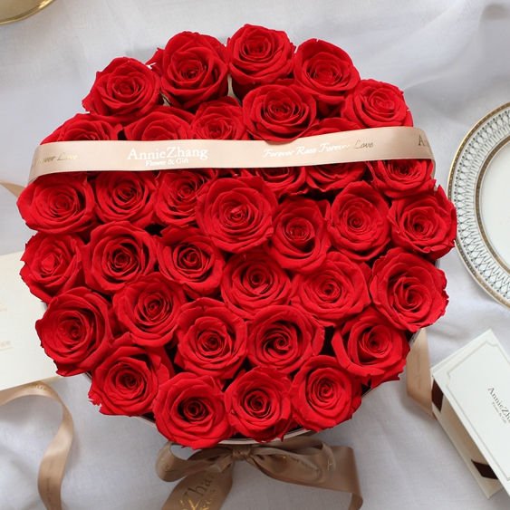In Stock Long Forever Roses Preserved Ecuadorian Roses Preserved Flowers Eternal Love Flower Box in Big Size Round Box