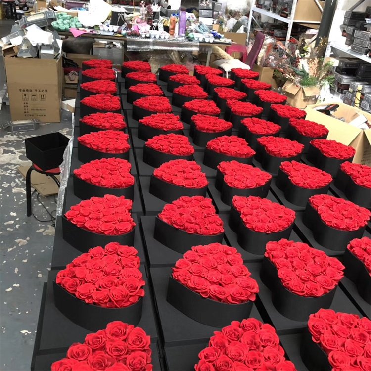 Wholesale Natural handmade Eternal rose flower preserved rose heart shape in gift box eternal eternity forever roses flowers