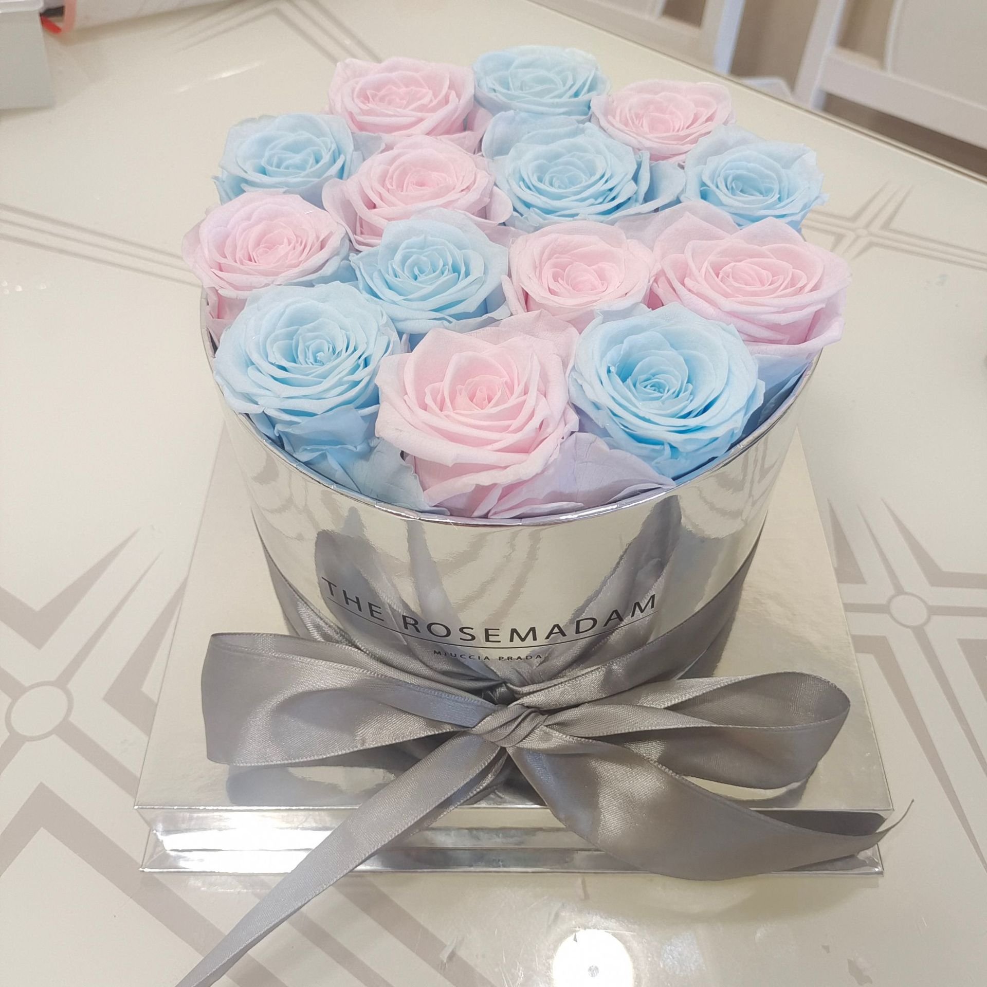 Popular New Trending Forever Flower Hot Selling Preserved Flowers Rose In Gold Box