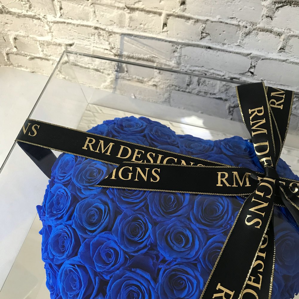 Customized Acrylic Box Eternal Flower Preserved Roses Heart Shape For Valentines Mothers Gift