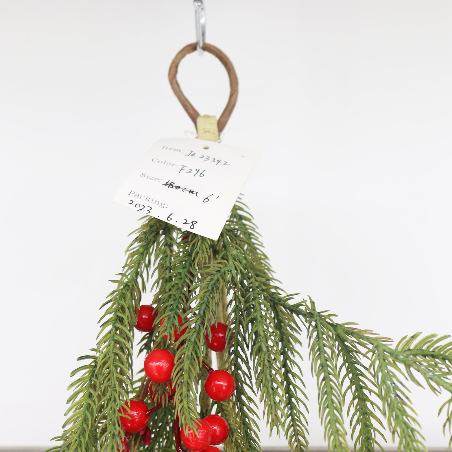 Manufacturer's Direct Sales Christmas Decorations Hoop Pine Red Fruit Long Vine 183CM Preserved Flowers Plants Arrangement
