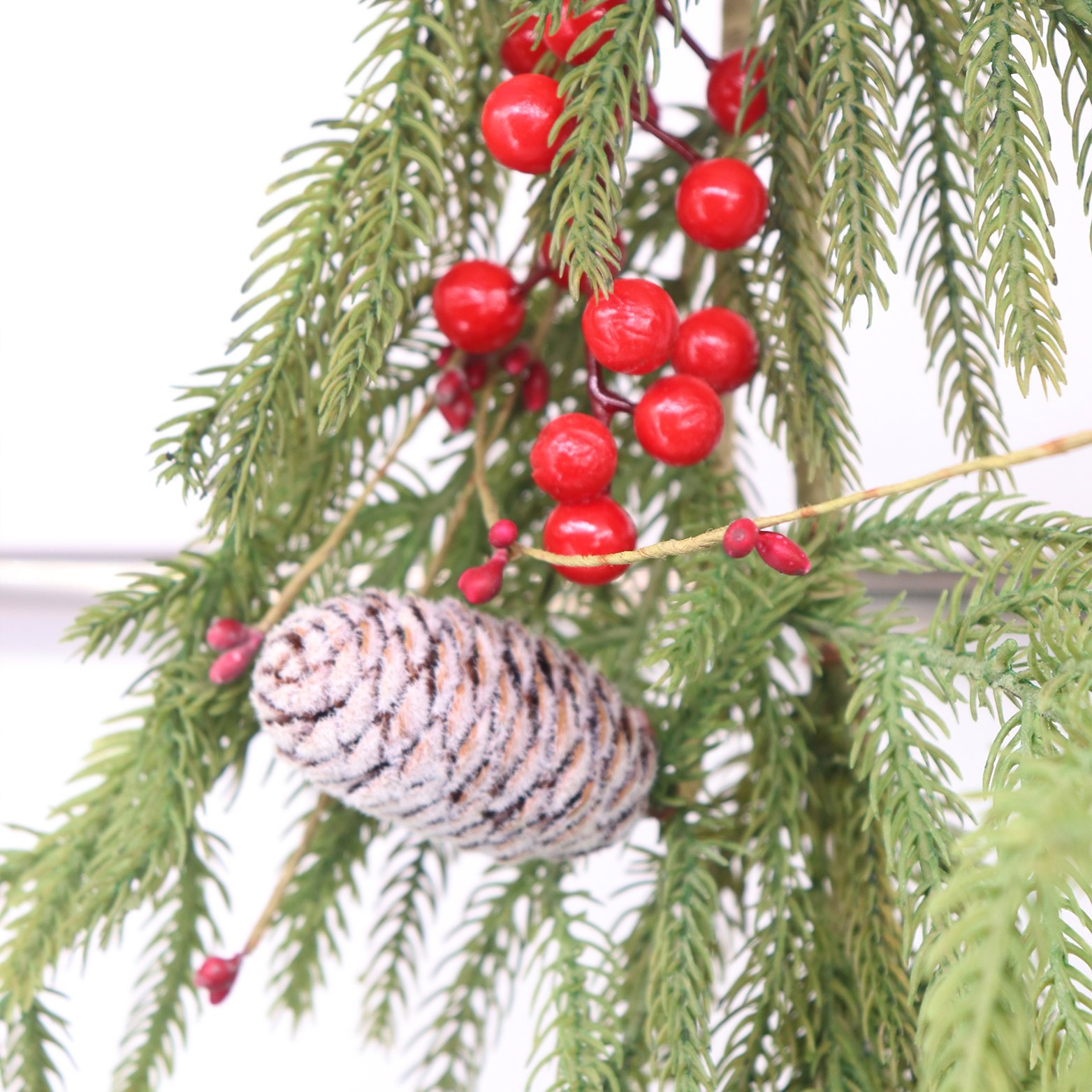 Manufacturer's Direct Sales Christmas Decorations Hoop Pine Red Fruit Long Vine 183CM Preserved Flowers Plants Arrangement