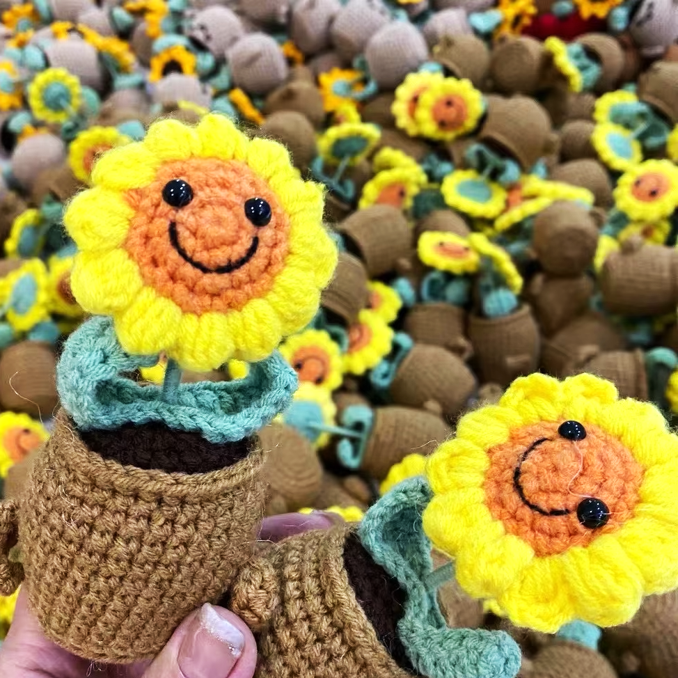 Hand Woven Flowers Decoration Potted Preserved Flowers Knitted Decor Hand Knitted Immortal Potted Crochet Flower