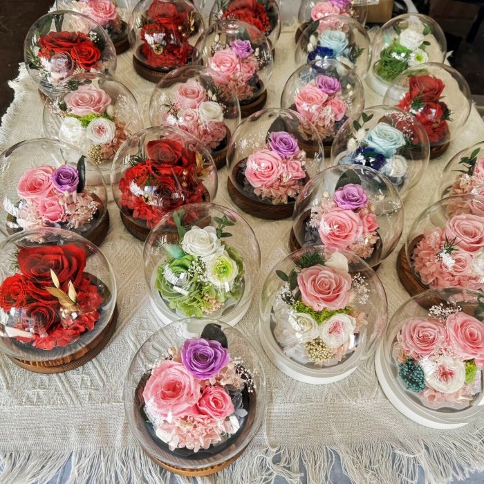 Wholesale Rose Eternal Flowers Rose Gift Boxes Decorative Preserved Flowers in Glass Dome Eternal Roses With Light