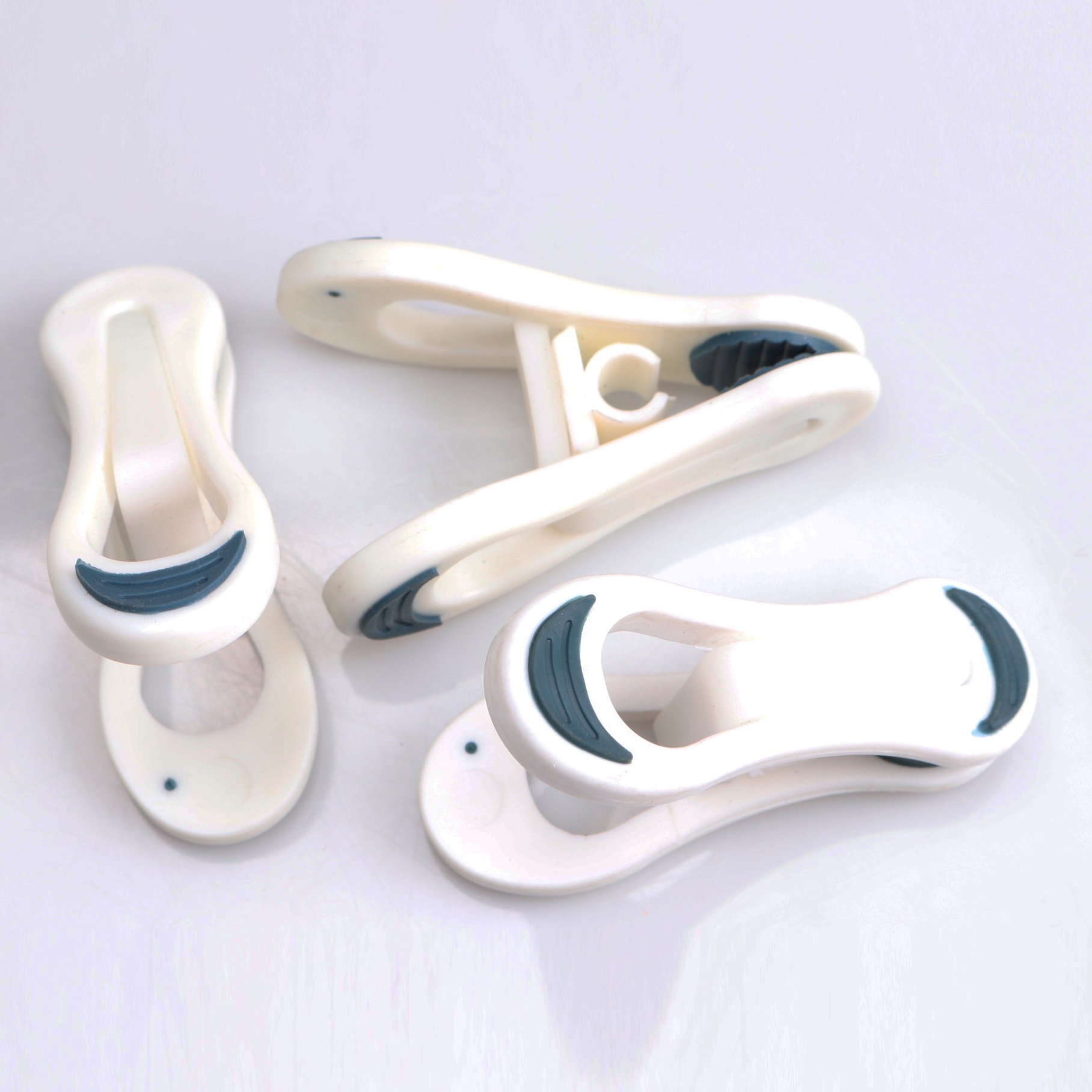 Sturdy Clothesline Pins for Drying Clothes Large Plastic Clothespins Hanger Clips Pegs Laundry Clamps