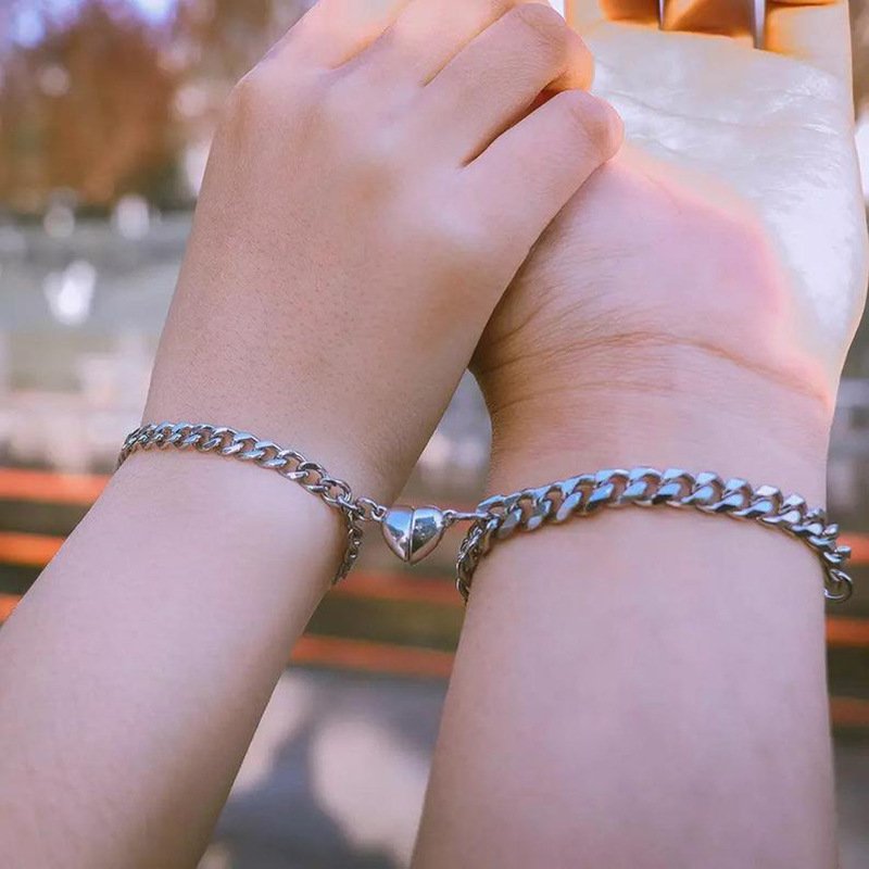 Hot-Sale Couples Matching Bracelets Cuban Chain Peach Heart Magnetic Bracelets for Boyfriend and Girlfriend