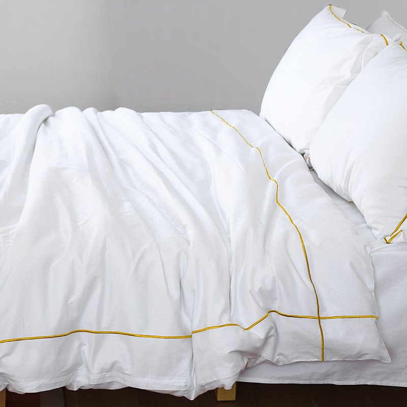 Wholesale high quality Embroidery quilts set Bedsheet luxury bedding with embroidery pillow cover 3 in 1 duvet cover set