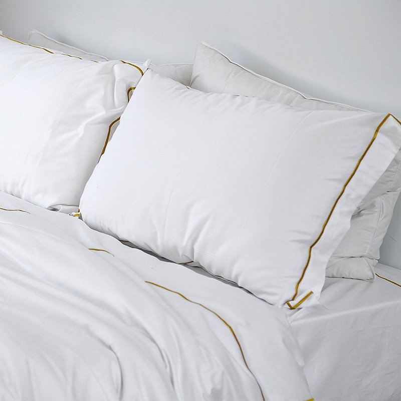 Wholesale high quality Embroidery quilts set Bedsheet luxury bedding with embroidery pillow cover 3 in 1 duvet cover set
