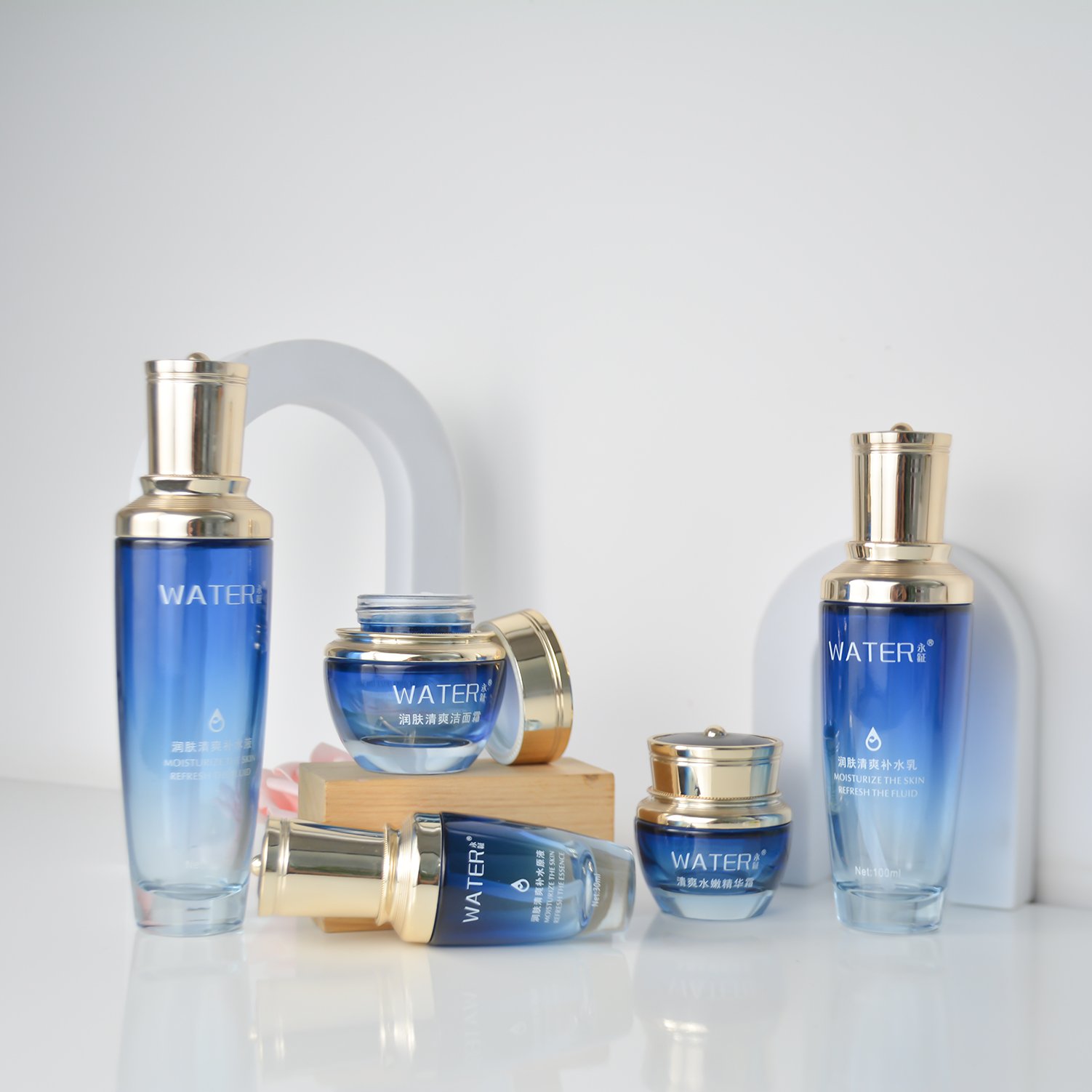 Classic New 30g 50g 40ml 100ml 120ml Premium Luxury Round Gradient Blue Glass Skin Care Cosmetic Container with Matching Lid