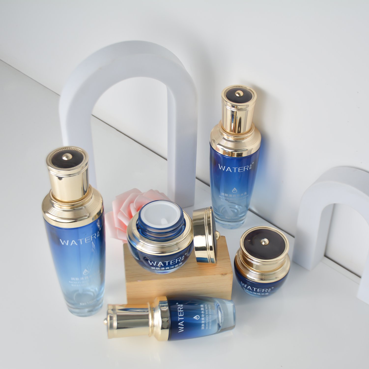 Classic New 30g 50g 40ml 100ml 120ml Premium Luxury Round Gradient Blue Glass Skin Care Cosmetic Container with Matching Lid