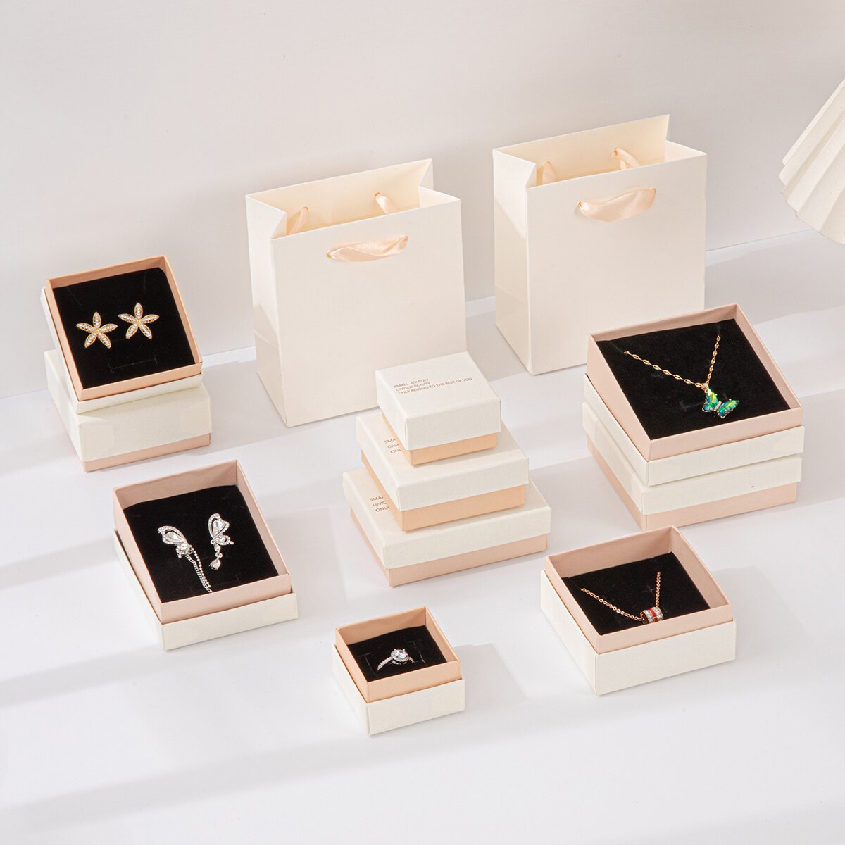 Custom Valentine's Day ring bracelet necklace packaging gift box heaven earth cover Refreshing texture jewelry box