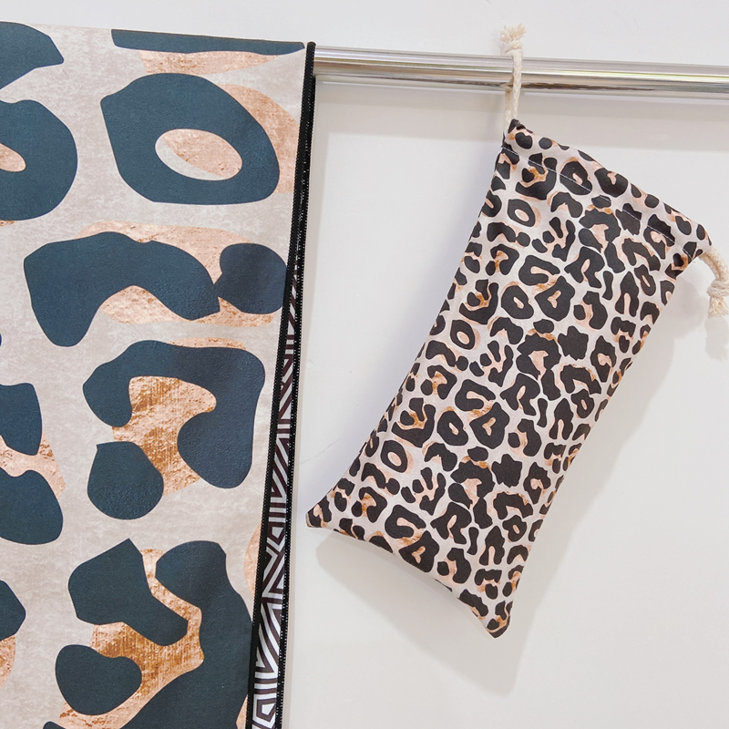 high quality ready to ship quick dry Suede Microfiber Two Side Printed recycled plastic sand free beach towel with matching bag