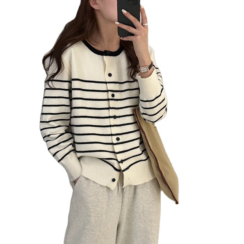 2024 Autumn vintage color matching striped crew-neck knit cardigan design feel slimming short sweater