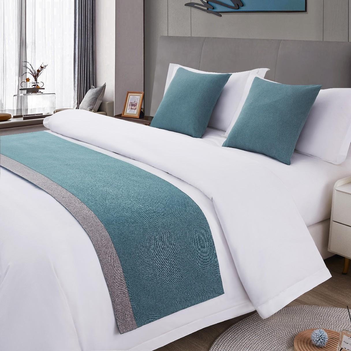 Factory Direct Hotel Exquisite Luxury Matched Cushions and Bed Runners
