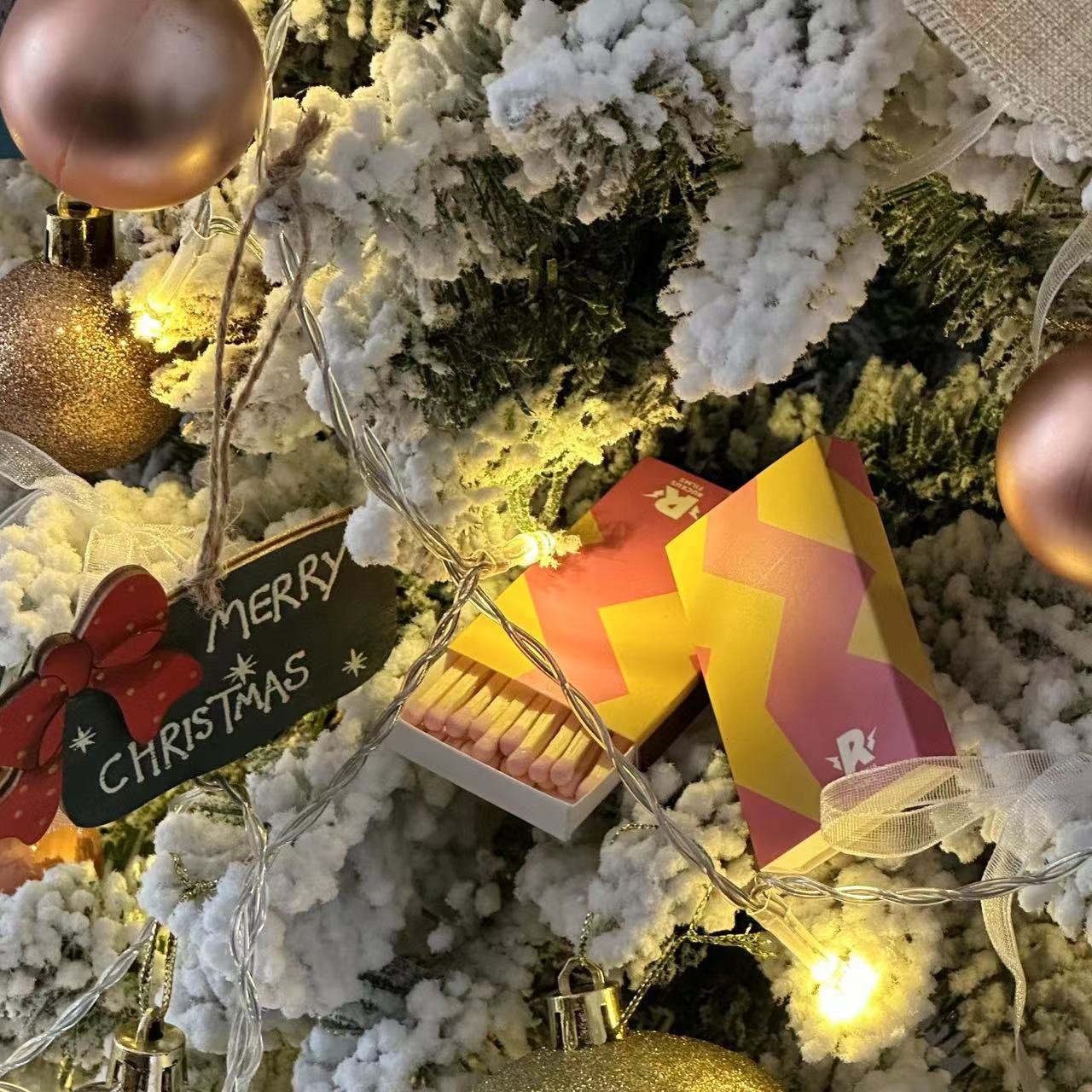 Christmas Customized Pink Matchboxes Glossy Black Logo Advertising Hotel Wooden Tip Colored Matches Safety Fireplace Box Matches