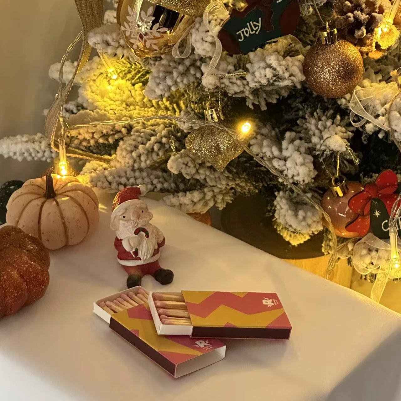 Christmas Customized Pink Matchboxes Glossy Black Logo Advertising Hotel Wooden Tip Colored Matches Safety Fireplace Box Matches