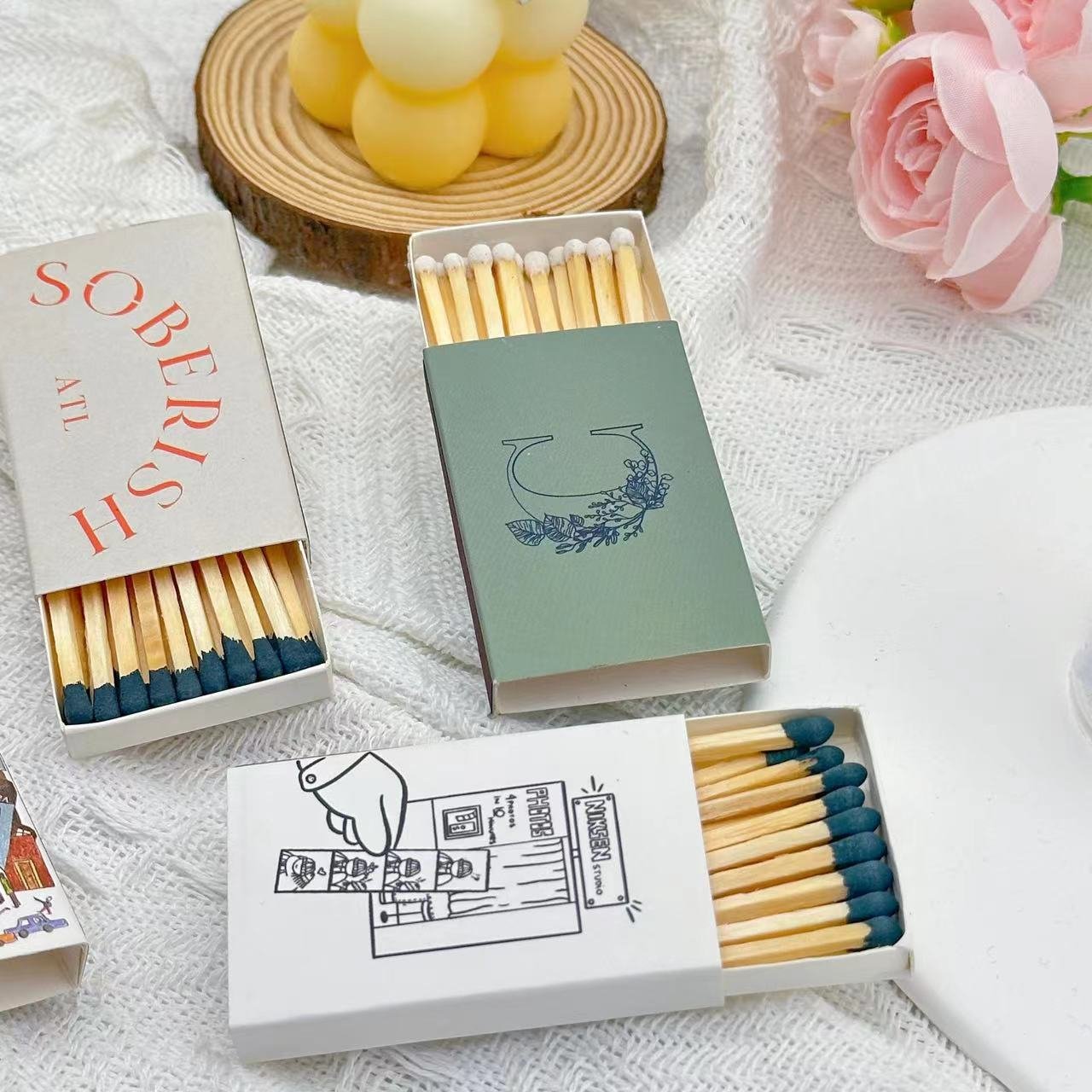 Factory wholesale wooden stick matchbox with customize logo for promotional hotel matches in box for cigar candle safety match