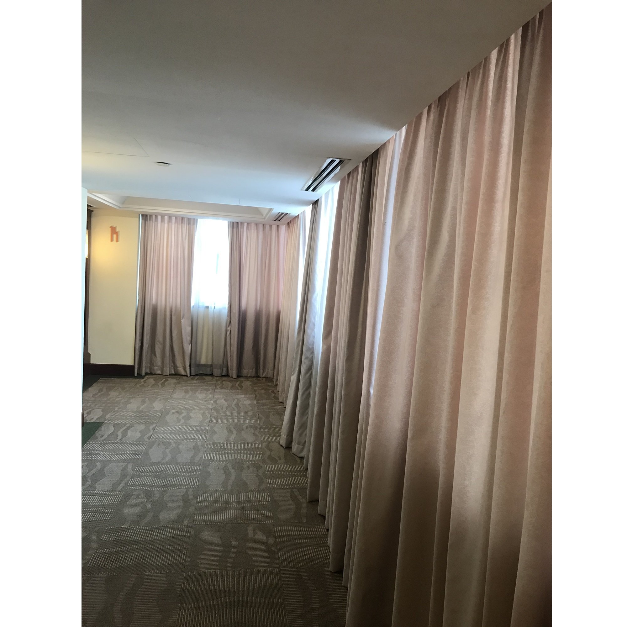Traditional Style Blackout Curtains Bedrooms Offices Shops Factories Flat Window Ceiling Installation Matching Pillar Pattern