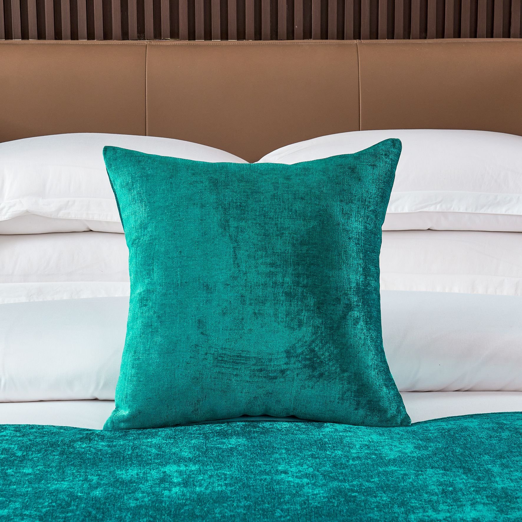 Chenille Solid Breathable Modern Bedding Scarf Protection Bed Runner for Bedroom Hotel Bed