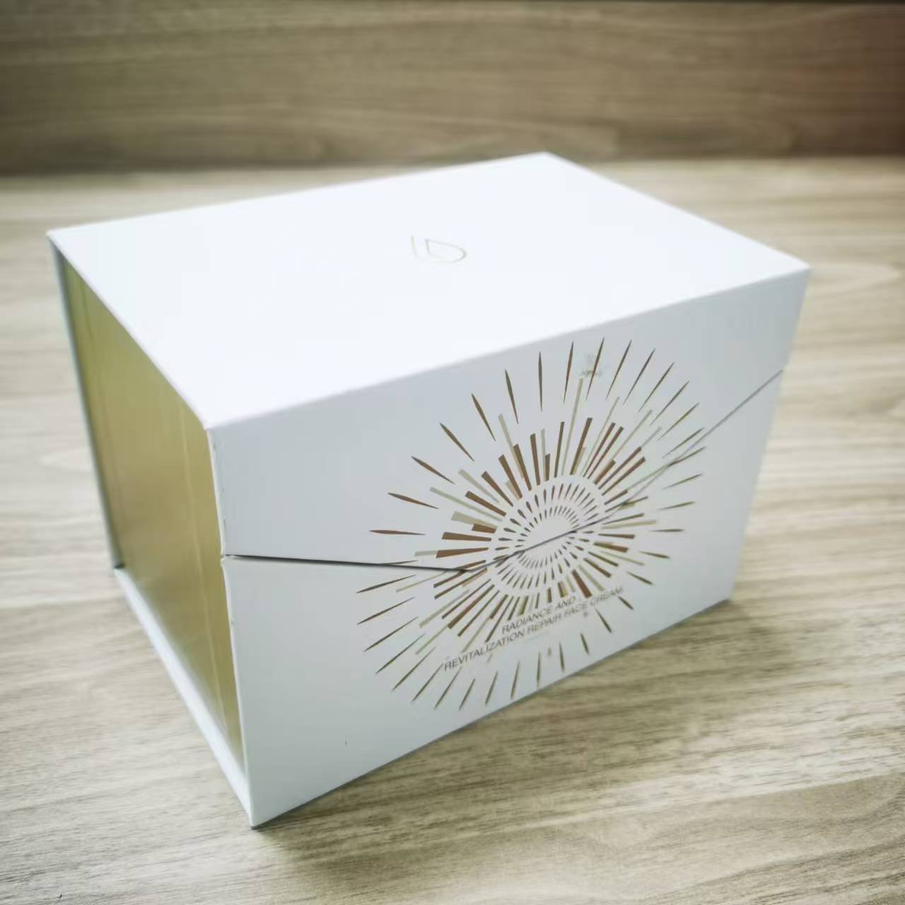 Factory Embossed Cardboard Box Packaging Flip Top Skin Care Cream Jar Packaging Box