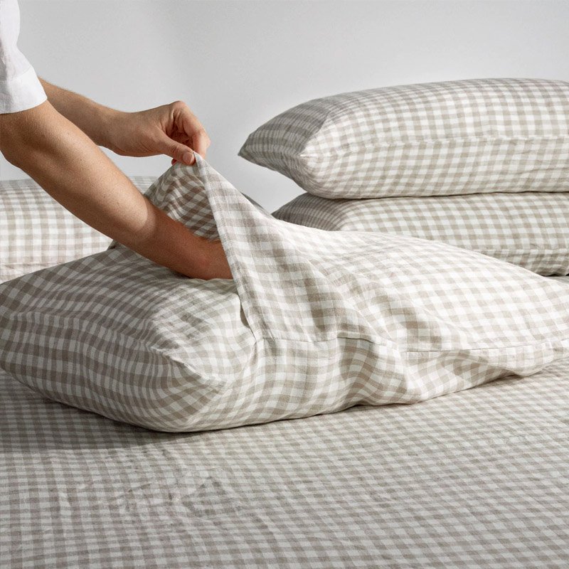 Wholesale Pure gingham linen bedding set Decorative Bed Sheet quilt cover with Lace Matching Bed Skirt Bedspread on Bed Case S