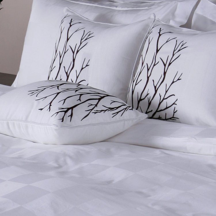 Luxury Fashion Designed 100% Cotton jacquard White Bedding Set Matching Pillows Decorative Bed Runner