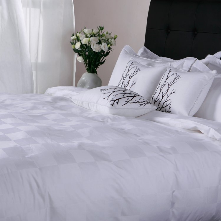 Luxury Fashion Designed 100% Cotton jacquard White Bedding Set Matching Pillows Decorative Bed Runner