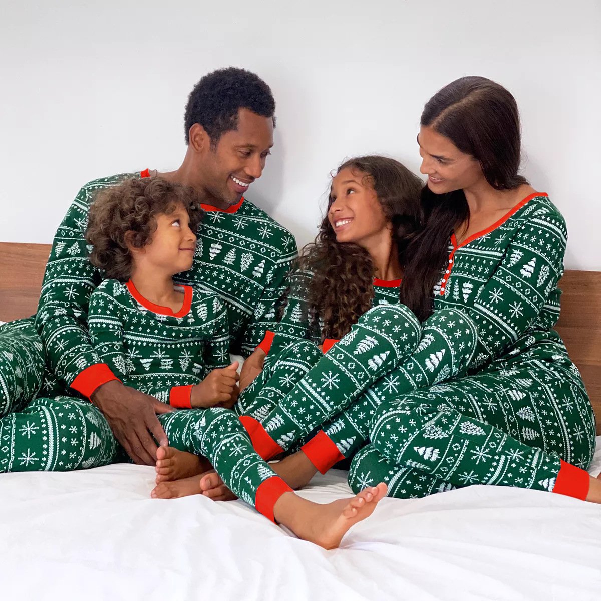 Custom New Festival Matching Christmas Pajamas Family Adult Kids Sleepwear Xmas Nightwear Long Sleeve Christmas Pajamas