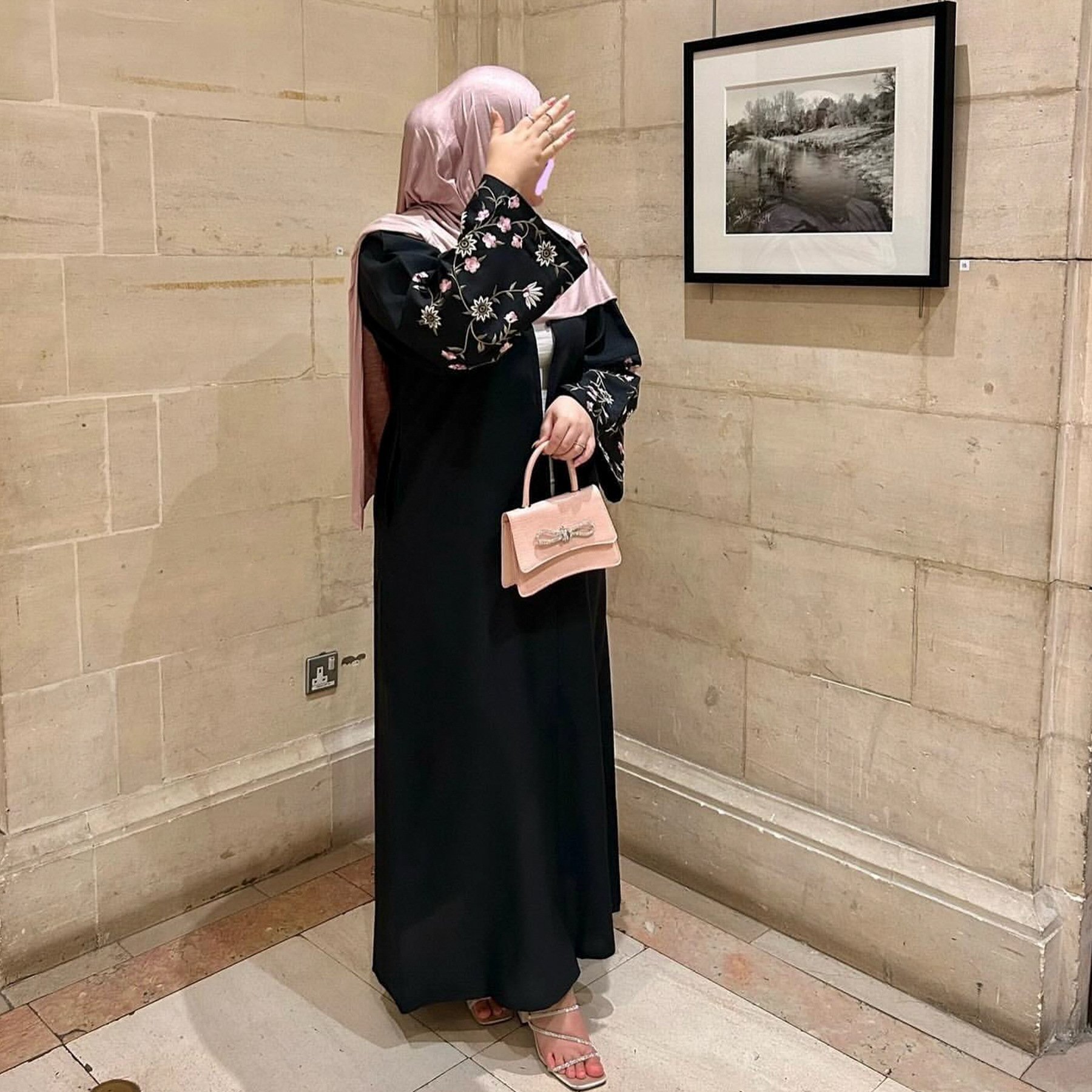 New Luxury Muslim Embroidery Floral Abaya Dress With Hijab Attached Matches Fashion Hijab Dress With Matching Scarf