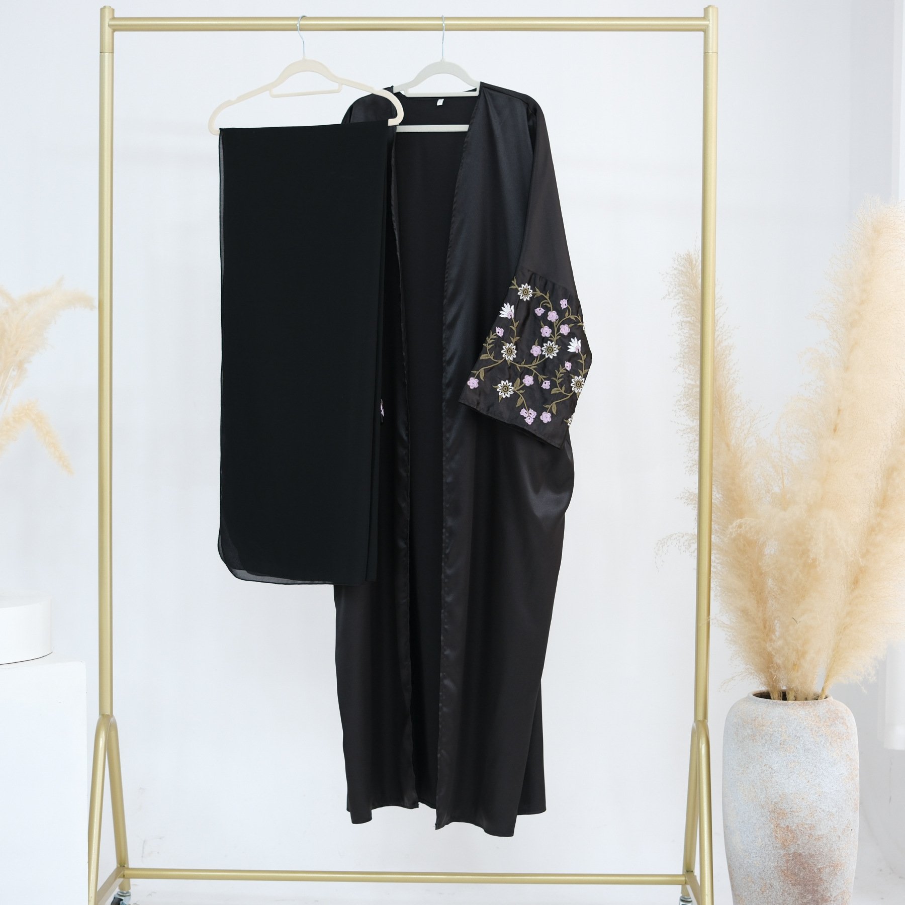 New Luxury Muslim Embroidery Floral Abaya Dress With Hijab Attached Matches Fashion Hijab Dress With Matching Scarf